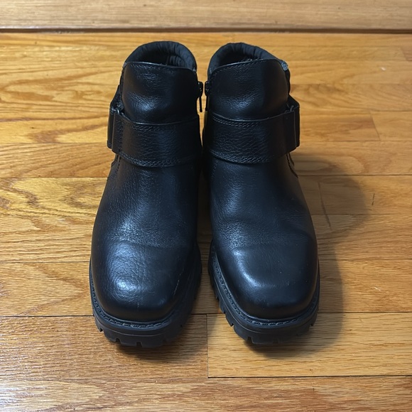 Black Leather, fleece lined boots - Picture 2 of 7